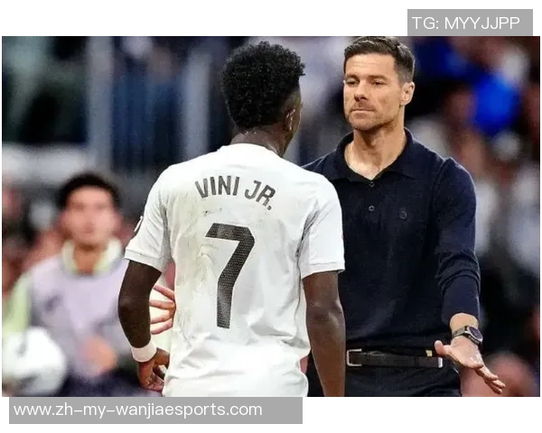 皇马内讧:1.5亿欧熊皇冲着阿隆索喊“滚XX” 回绝握手后直接离场 皇马内讧:1.5亿欧熊皇冲着阿隆索喊“滚XX” 回绝握手后直接离场